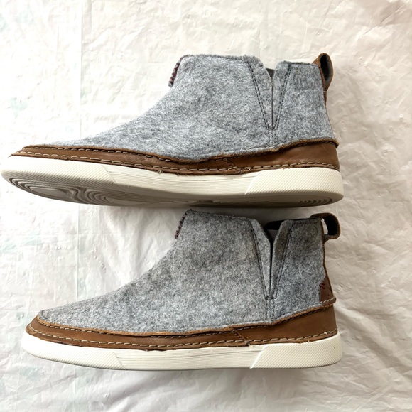 NWOT Clark’s Gray Gerald Easy Chelsea Boots SZ 10 M main image 11